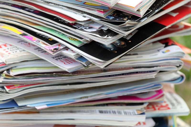 a stack of magazines on top of each other.